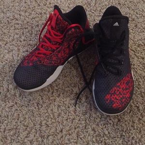 Size 3.5 ADIDAS bounce basketball shoe
